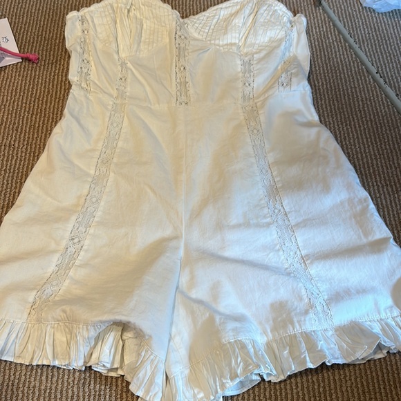 NWOT UO juliette lace inset romper size medium - Picture 4 of 11